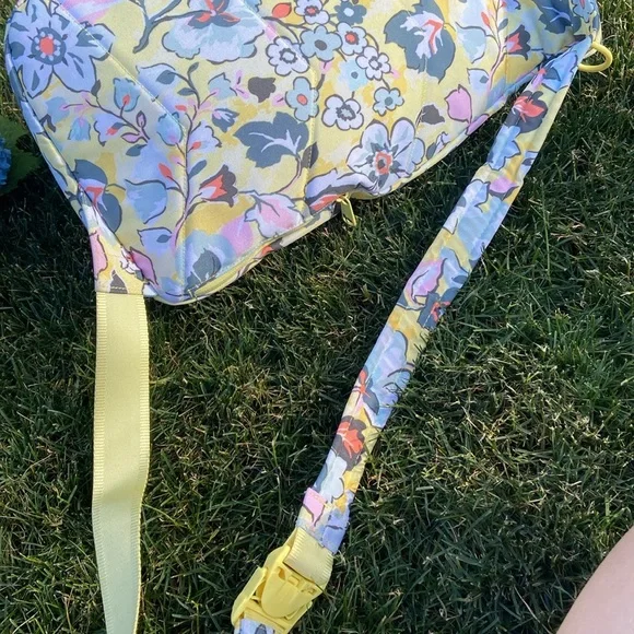 Vera Bradley - Lighten Up Sling Backpack - Picture 5 of 13